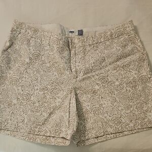 Chic Floral Women's Shorts in Cream and Brown